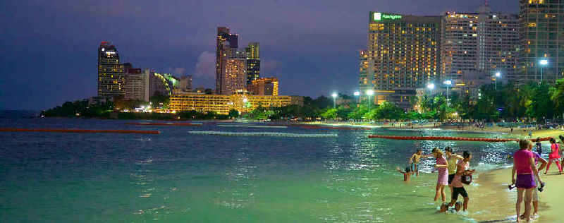 Arcadie Pattaya, la plage en soirée, Hôtel